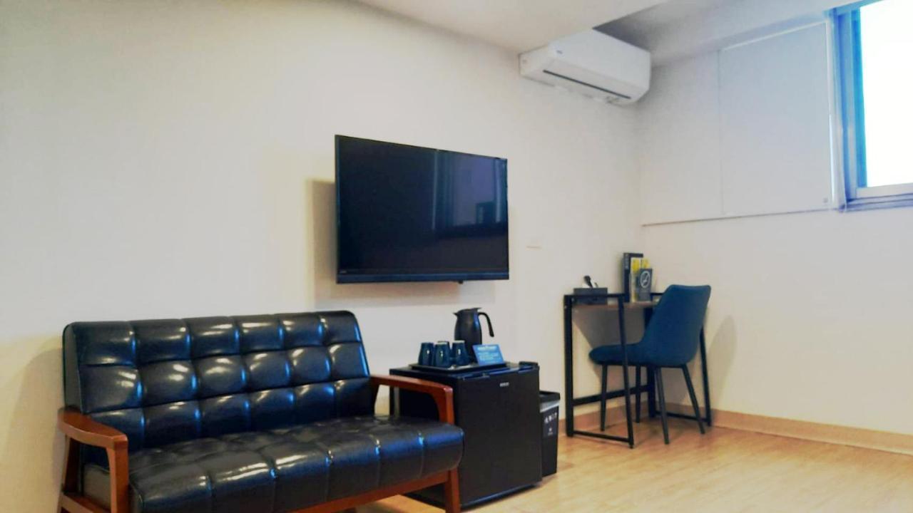 Holo Hotel Tainan Zewnętrze zdjęcie